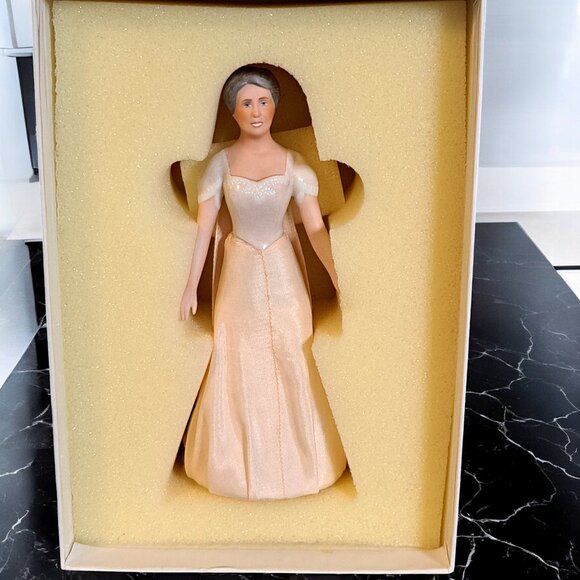 ELEANOR ROOSEVELT HALF DOLL 6" Tall Great American Women US HISTORICAL SOCIETY - Picture 9 of 10